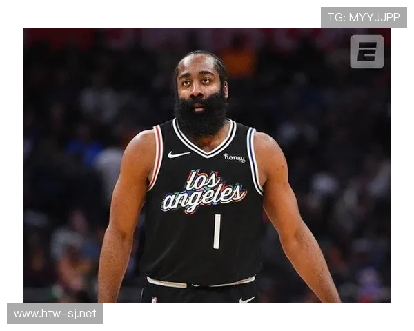 哈登这自律程度，凌晨四点的洛杉矶见不到他，但健身房镜子记得他每滴汗