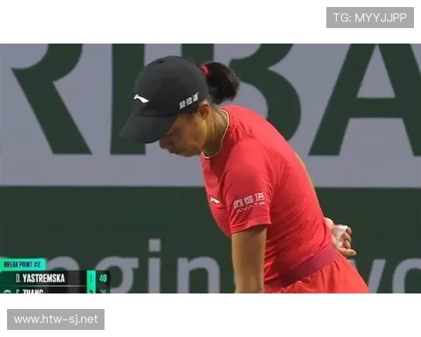 王欣瑜训练室外倒地被教练急抱，活脱脱演偶像剧现场！