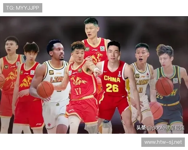 胡金秋出门那身行头，朋友直呼：这是运动员还是豪门小少爷