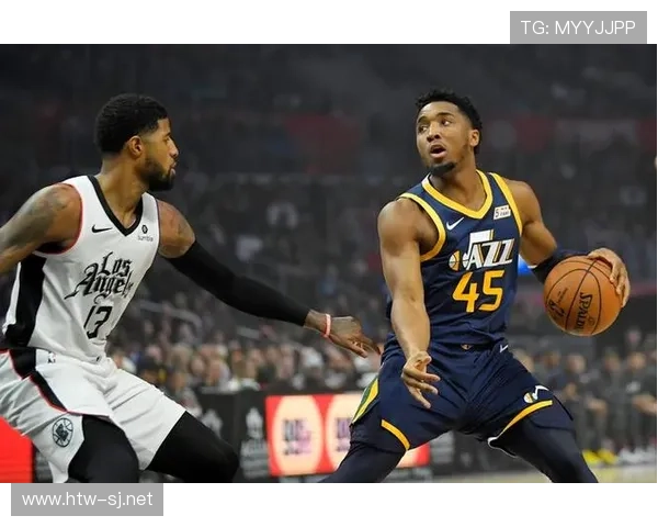 奥斯卡·罗伯特森助攻数据领先同期控卫显著提升球队组织效率