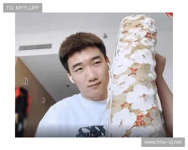 高亭宇训练完直接去超市抢打折酸奶，这反差谁懂啊